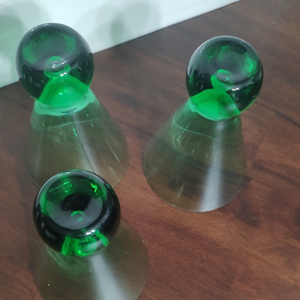 Emerald Green Conical Glass Vases - Picture 5 of 8